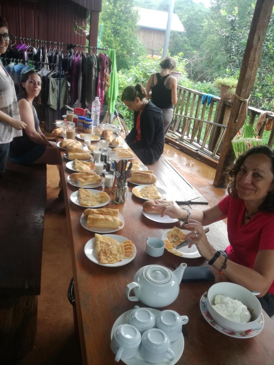 Bee Bee'S Chalets Home Stay And Trekking Banlung Exterior photo