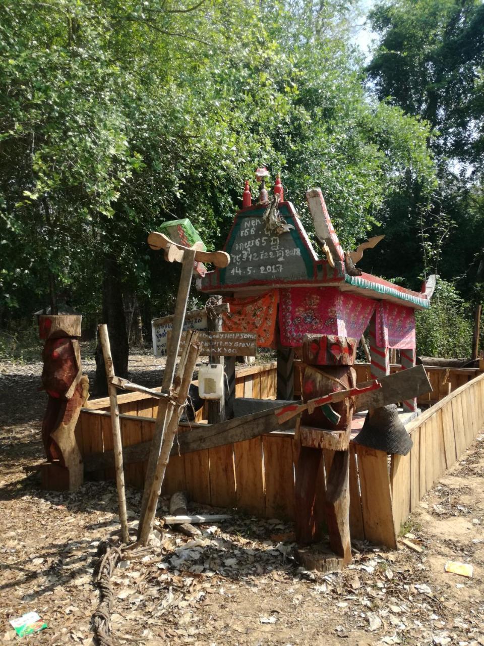 Bee Bee'S Chalets Home Stay And Trekking Banlung Exterior photo